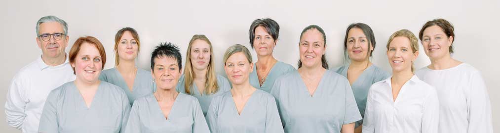 Foto vom Praxisteam von HNO Neckargemuend: Dr. Stefanie Buß (2. v. r.), Dr. Monika Nürk (1. v. r.), Dr. Markus Schmitt-Fiebi (1. v. l.)